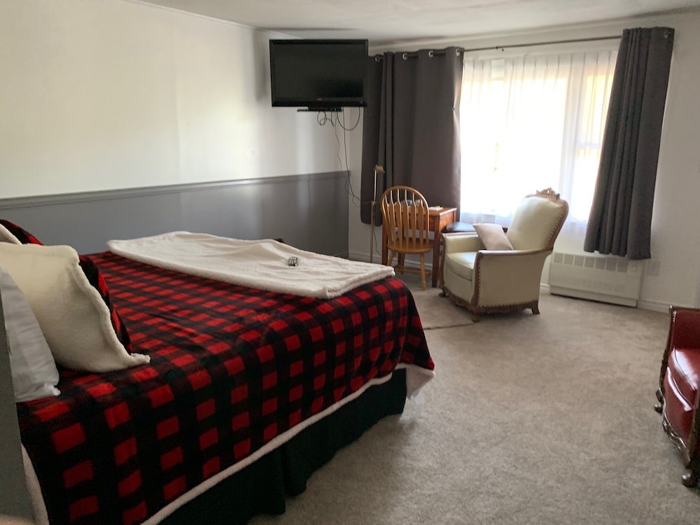 Deluxe King Room photo 2