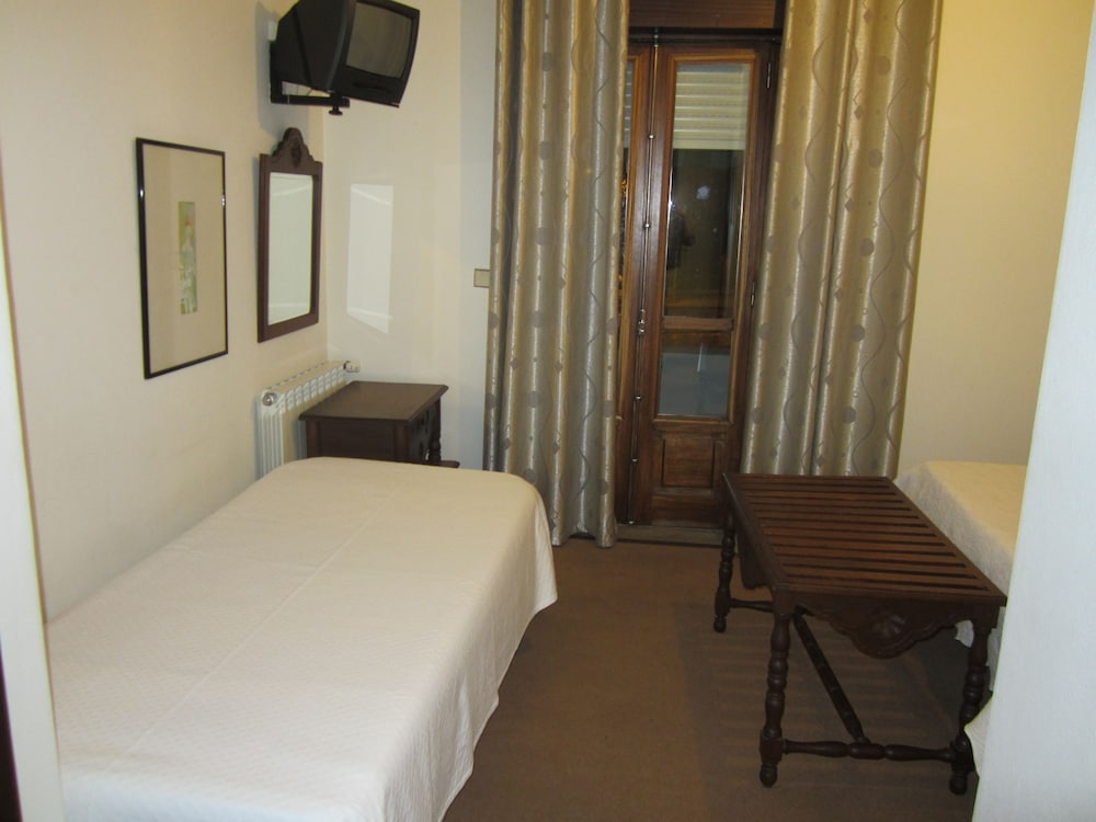 Double Room With Extra Bed photo 3