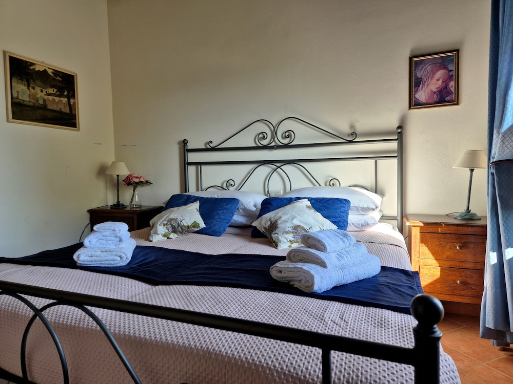 Deluxe Apartment, 2 Bedrooms, Kitchen, Courtyard View photo 1