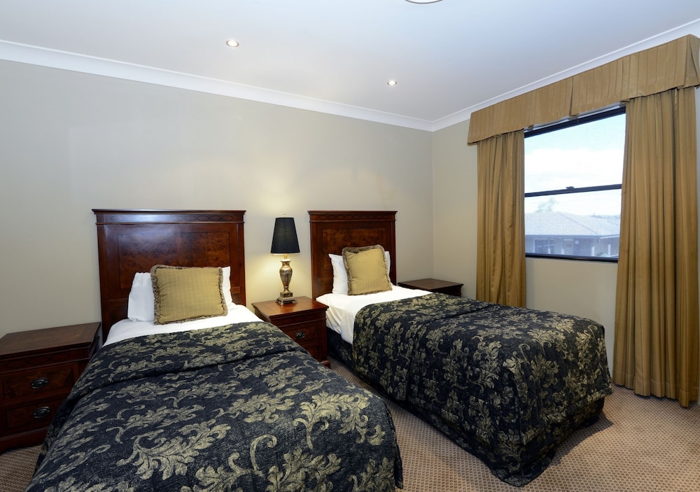 Suite, 2 Bedrooms, Kitchen photo 3