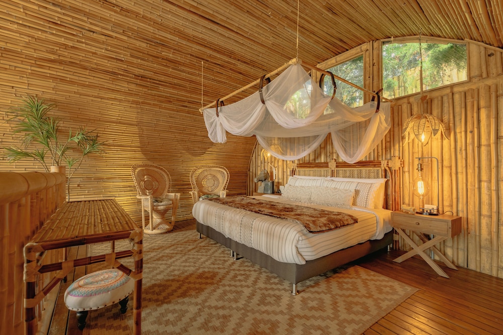 Bamboo Palace Romance - Photo 2