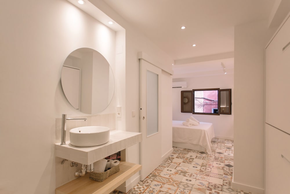 Comfort Duplex, Ensuite - Photo 19