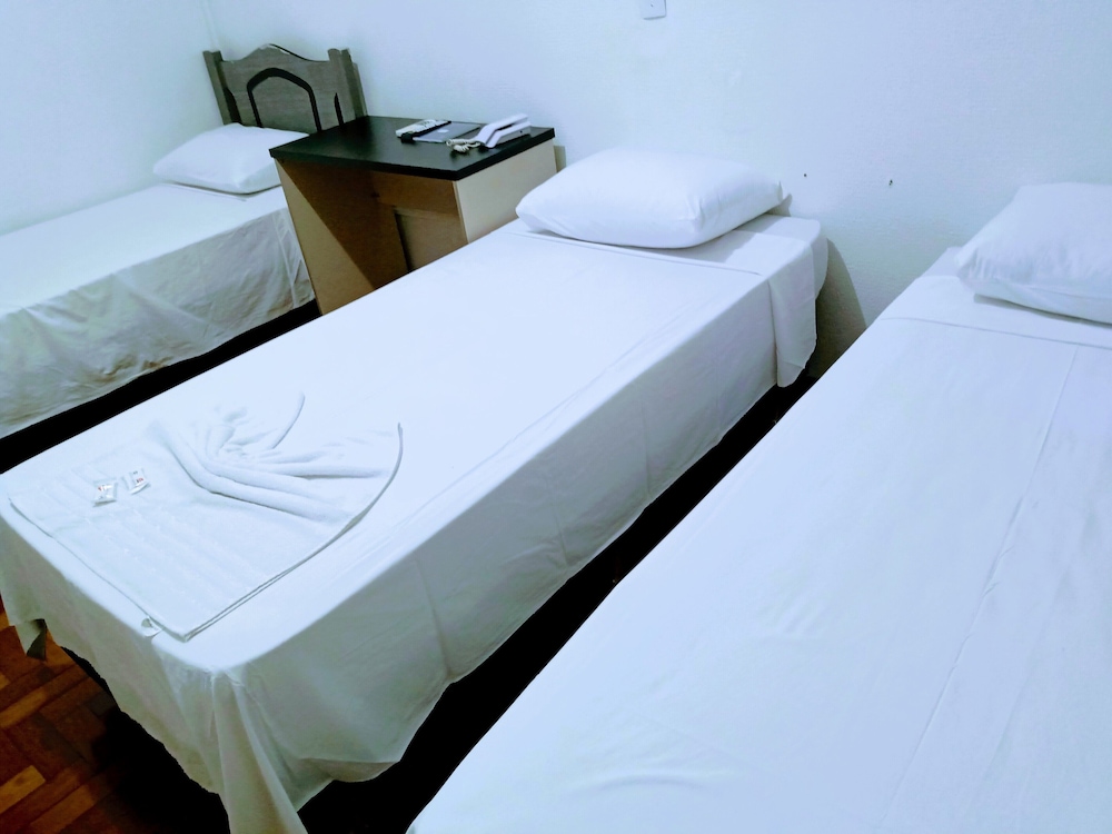 Economy Triple Room photo 3