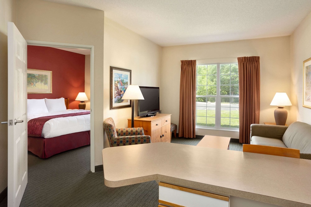 Suite, 1 King Bed, Non Smoking (2 Room) - Photo 1