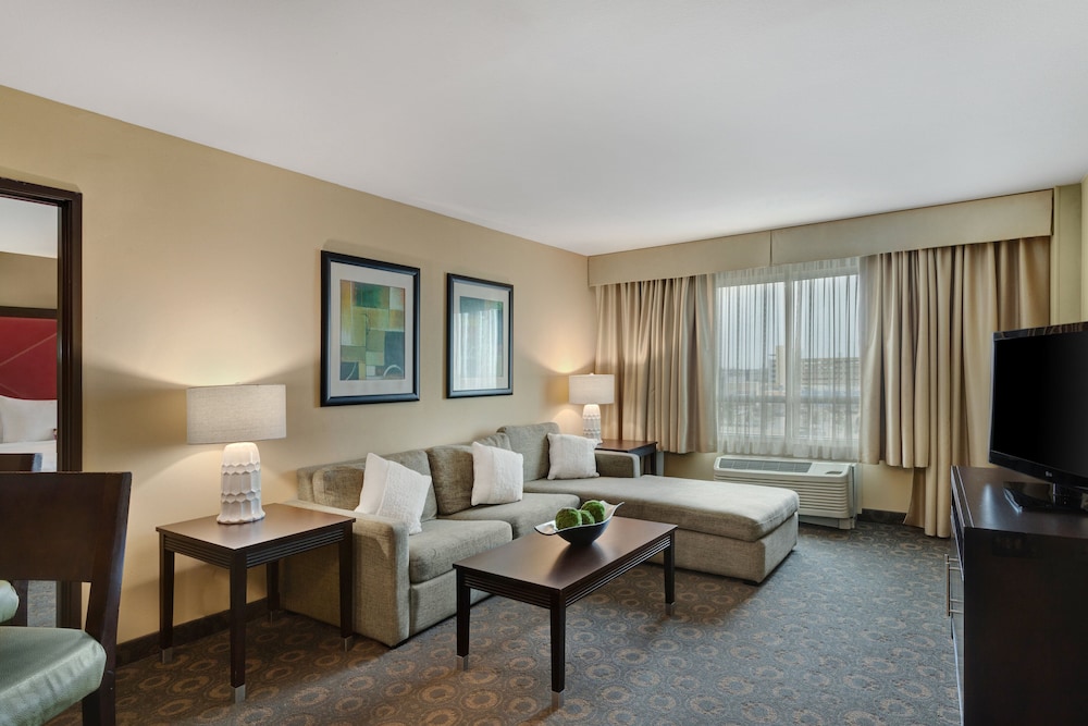 Suite, 1 Bedroom (Microwave) - Photo 16