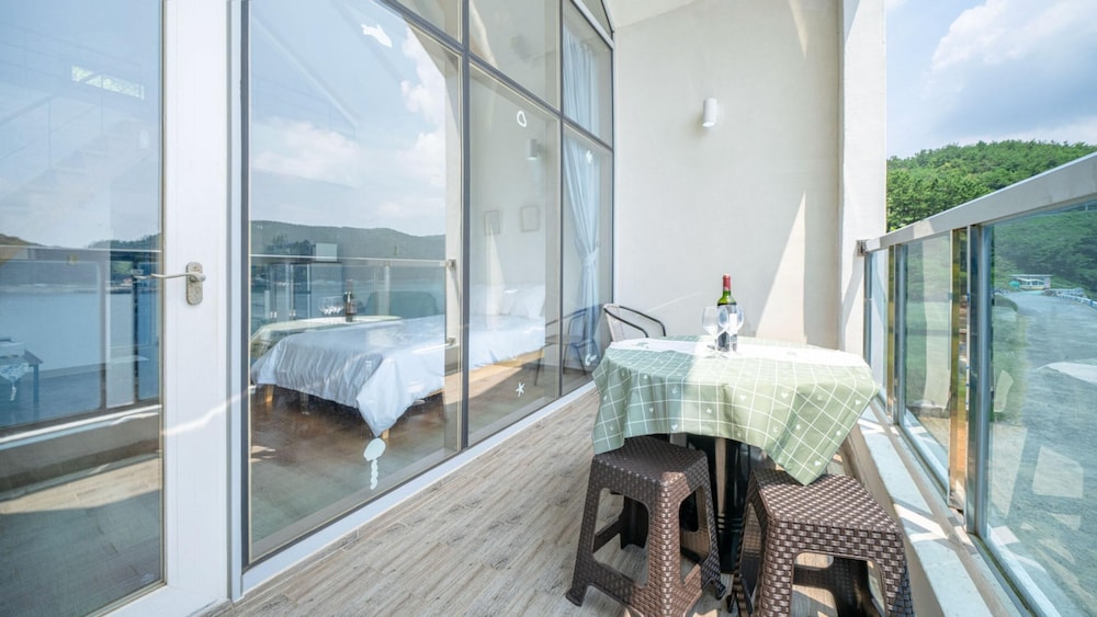 Basic Room, 1 Bedroom (203 (Oceanview)) - Photo 2