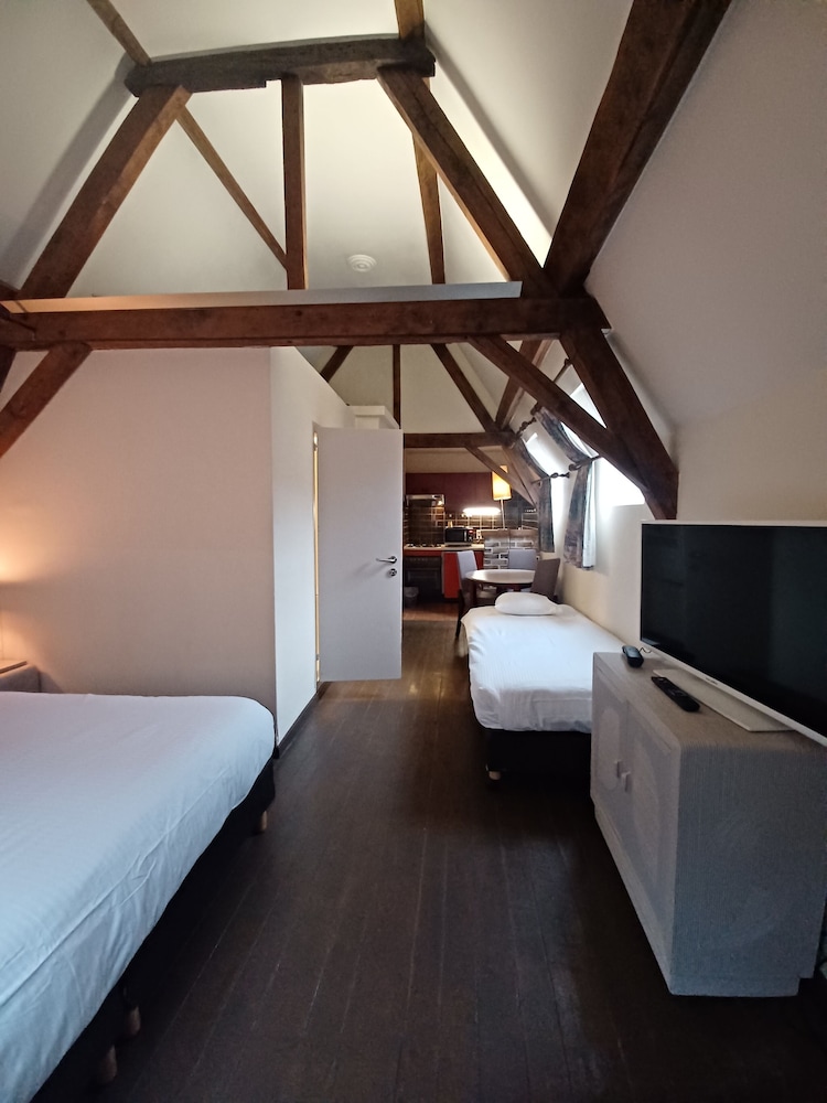 Standard Triple Room, 1 Bedroom, Non Smoking - Photo 2