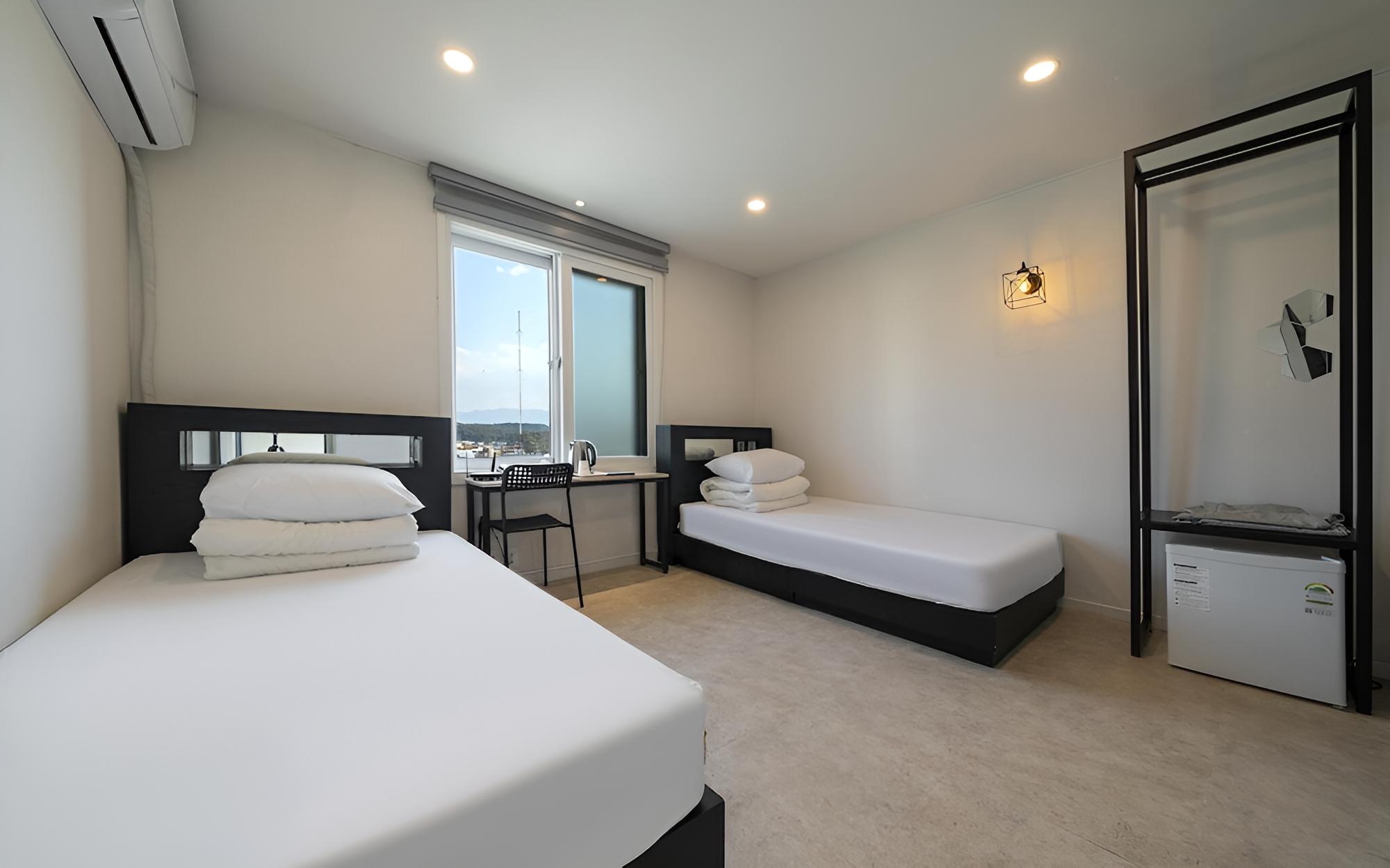 Room (Standard Twin) - Photo 9