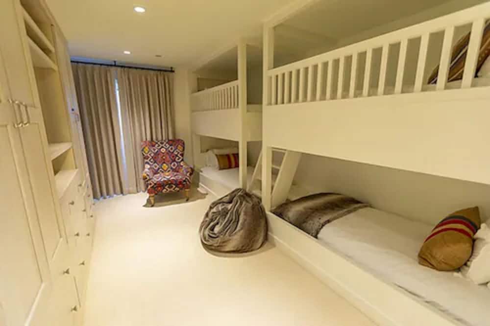 Premier Condo, 3 Bedrooms (2 1/2 Bath)