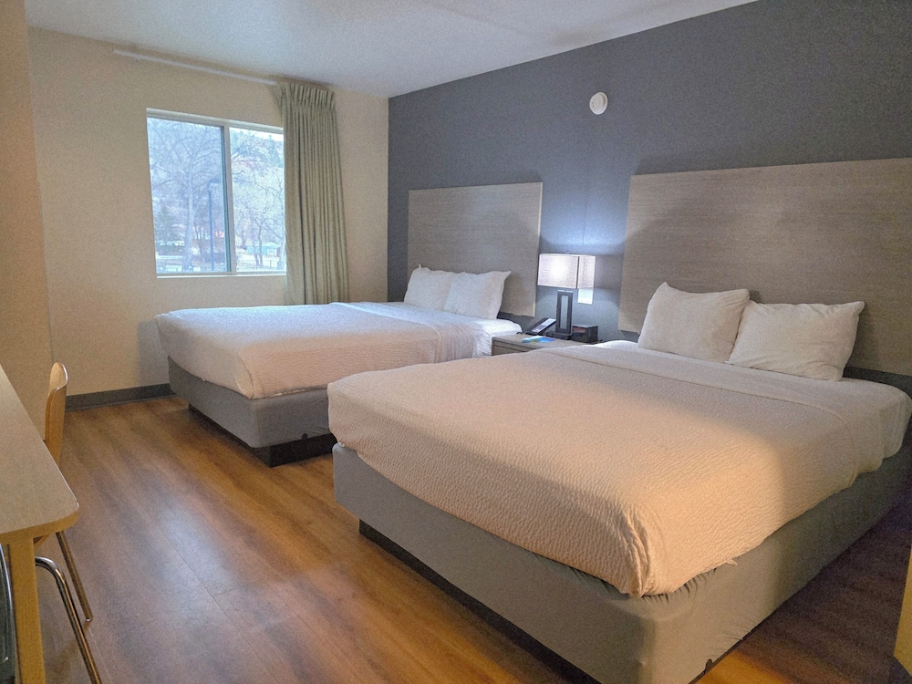Standard Room, 2 Queen Beds, Non Smoking photo 1