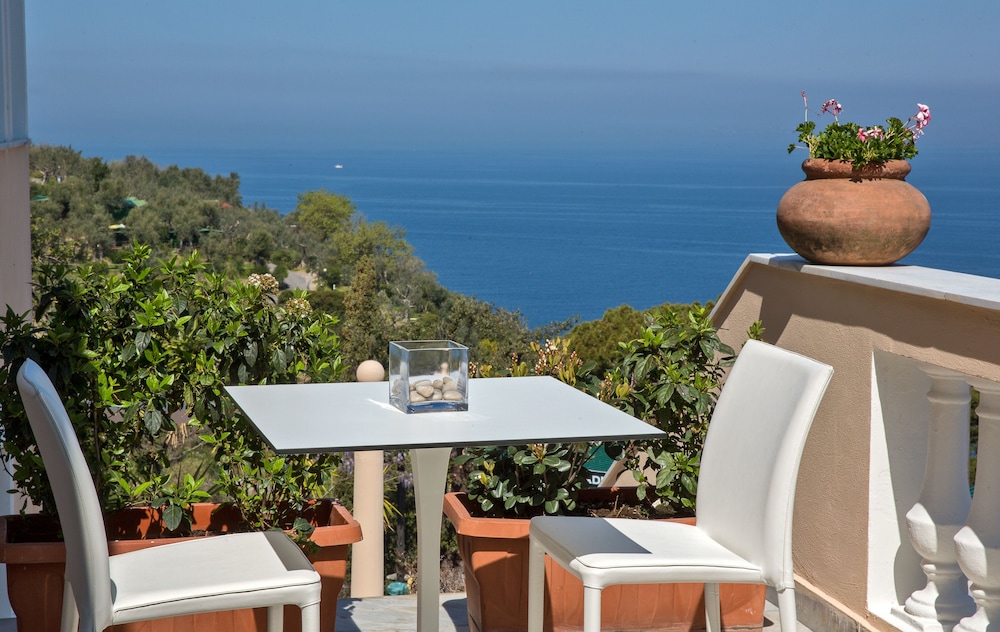Superior Room, Terrace, Sea View - Photo 3
