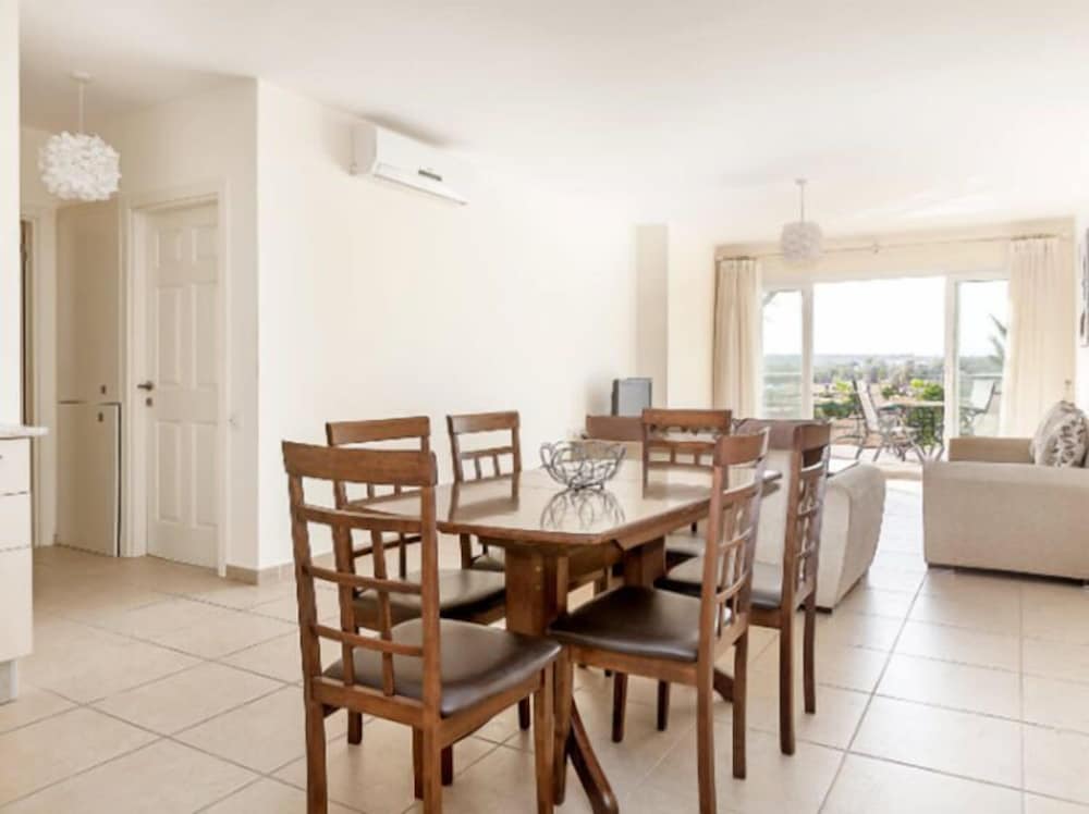 Comfort Apartment, 2 Bedrooms, Balcony, Sea View photo 2
