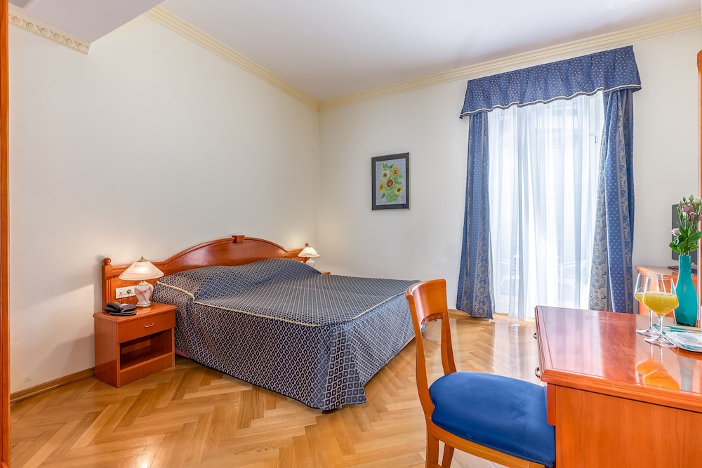 Basic Double or Twin Room photo 2