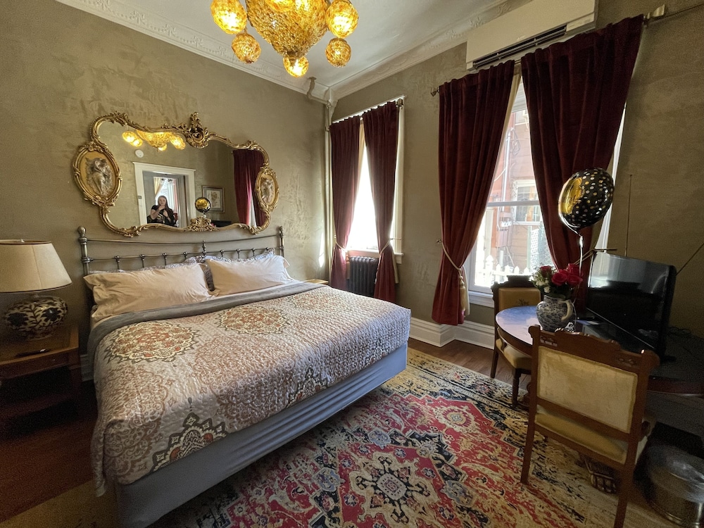 Charles Suite 5