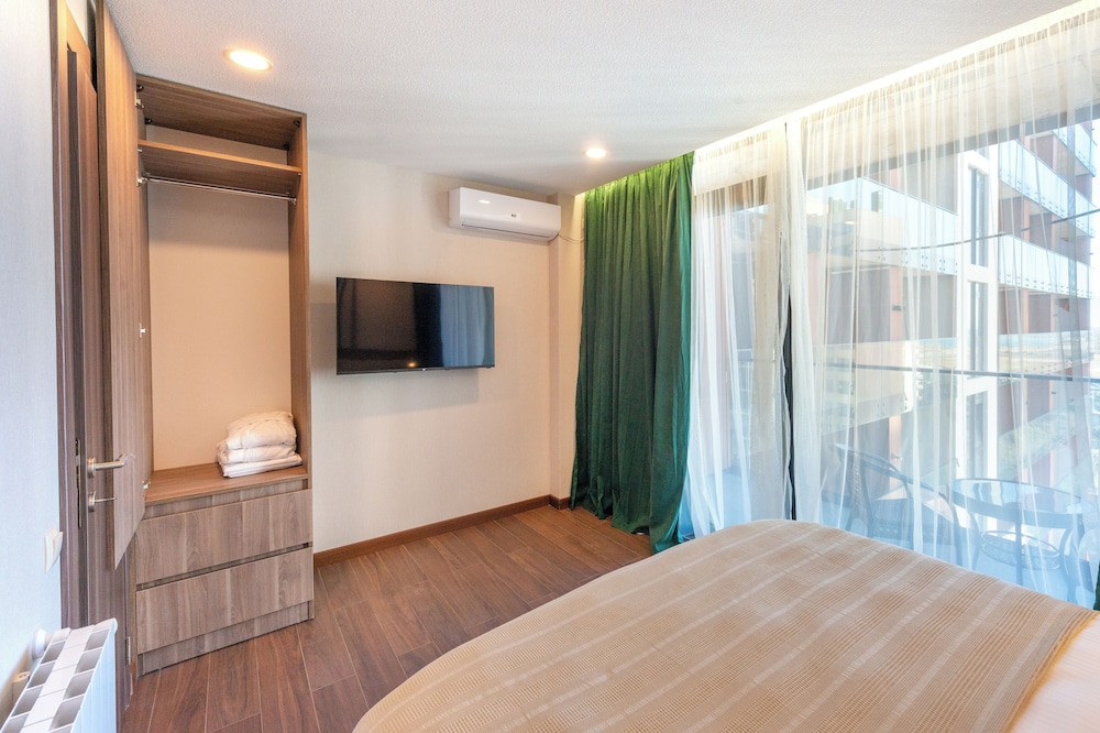 Premium Apartment, Balcony, City View