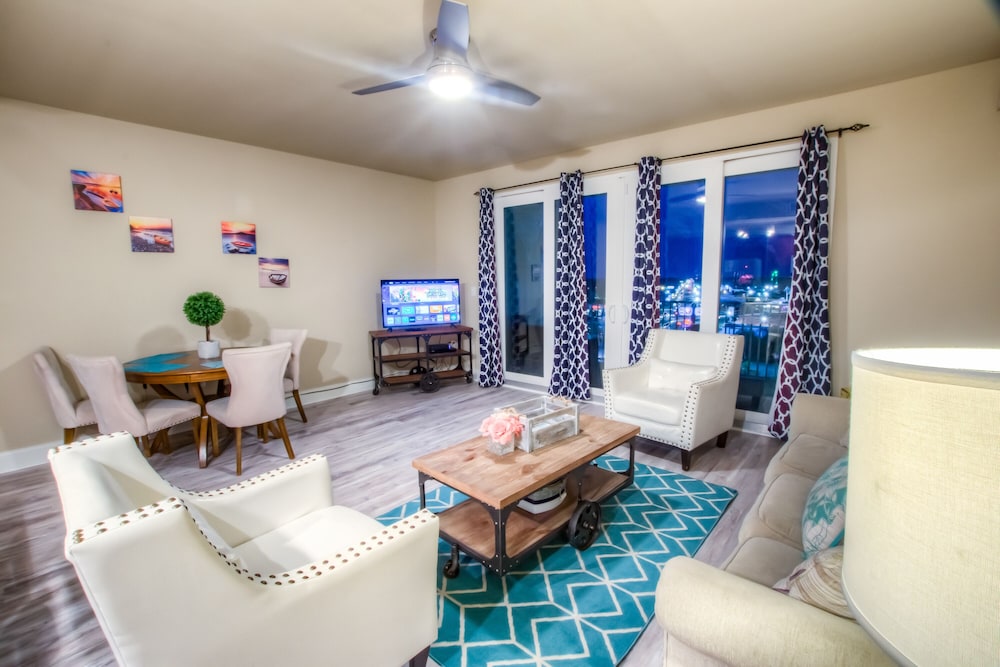 Condo, 1 Bedroom, Balcony, Lake View (1036)