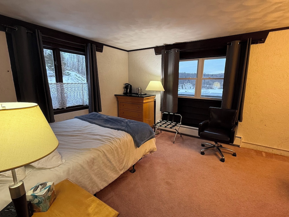 Standard Room, 1 Queen Bed