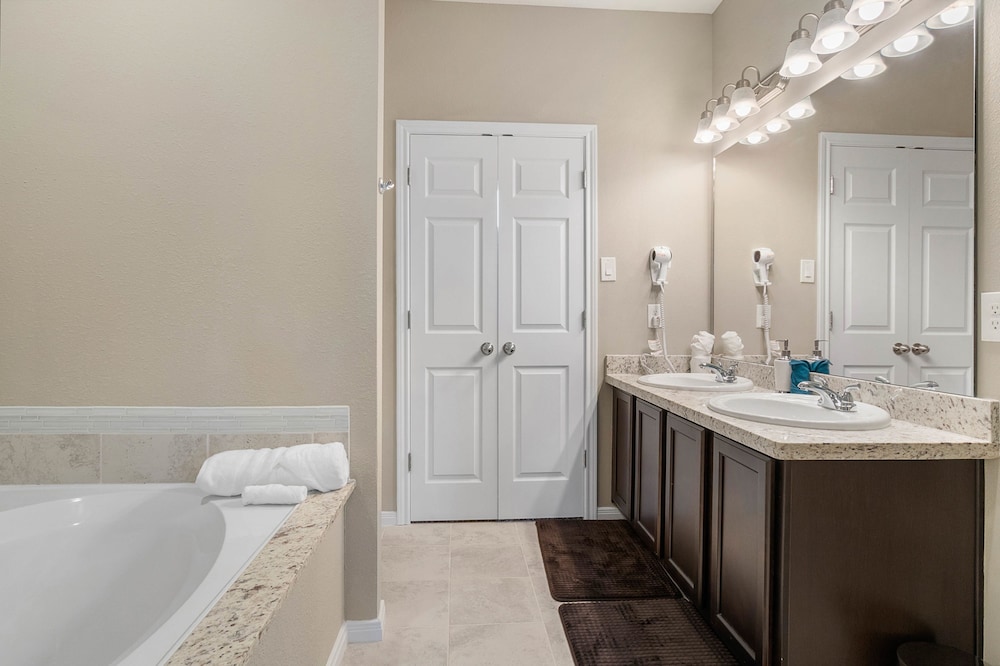 Classic Townhome, 2 Bedrooms, Kitchen photo 2