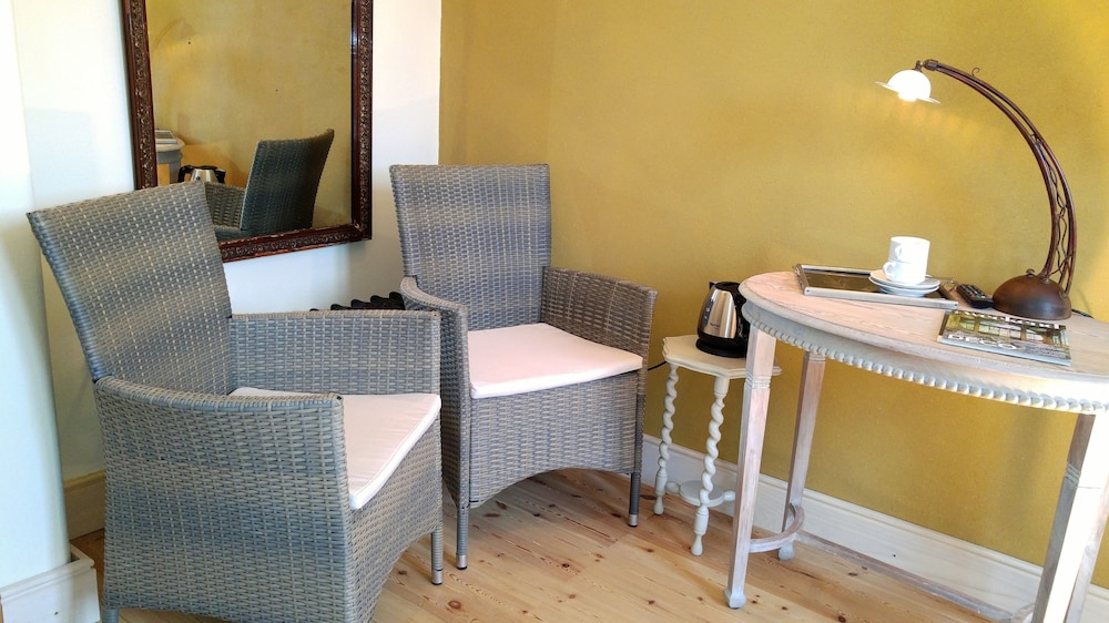 Standard Double Room (4)