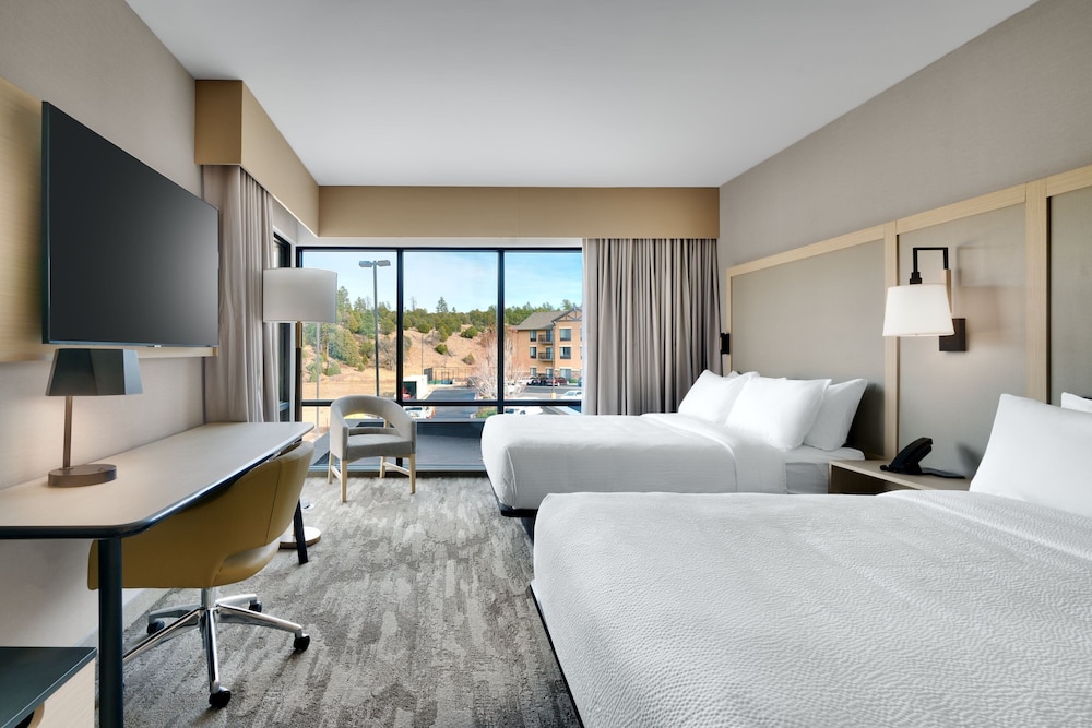 Room, 2 Queen Beds - Photo 4