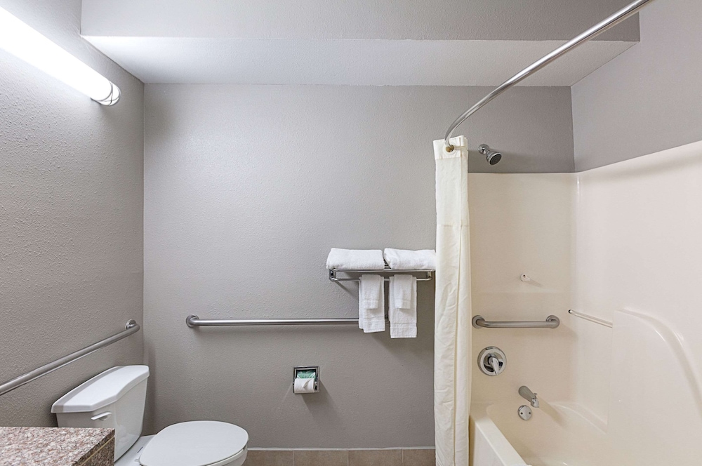 Room, 2 Queen Beds, Accessible, Non Smoking - Photo 2