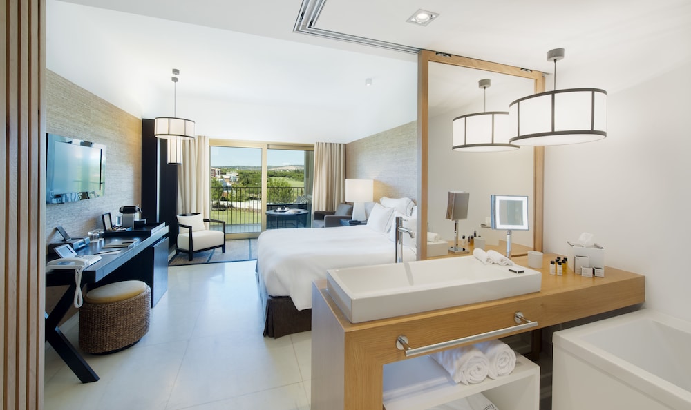Deluxe Room - Photo 1
