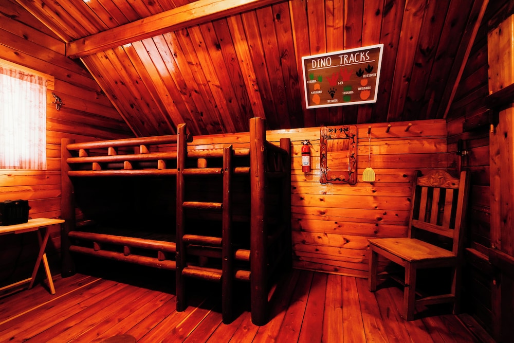 One-Room Rustic Cabin - Red photo 3