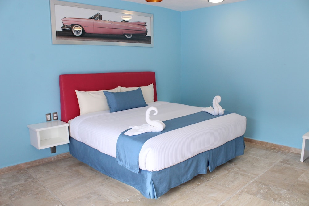 Deluxe Single Room, 1 King Bed with Sofa bed photo 1