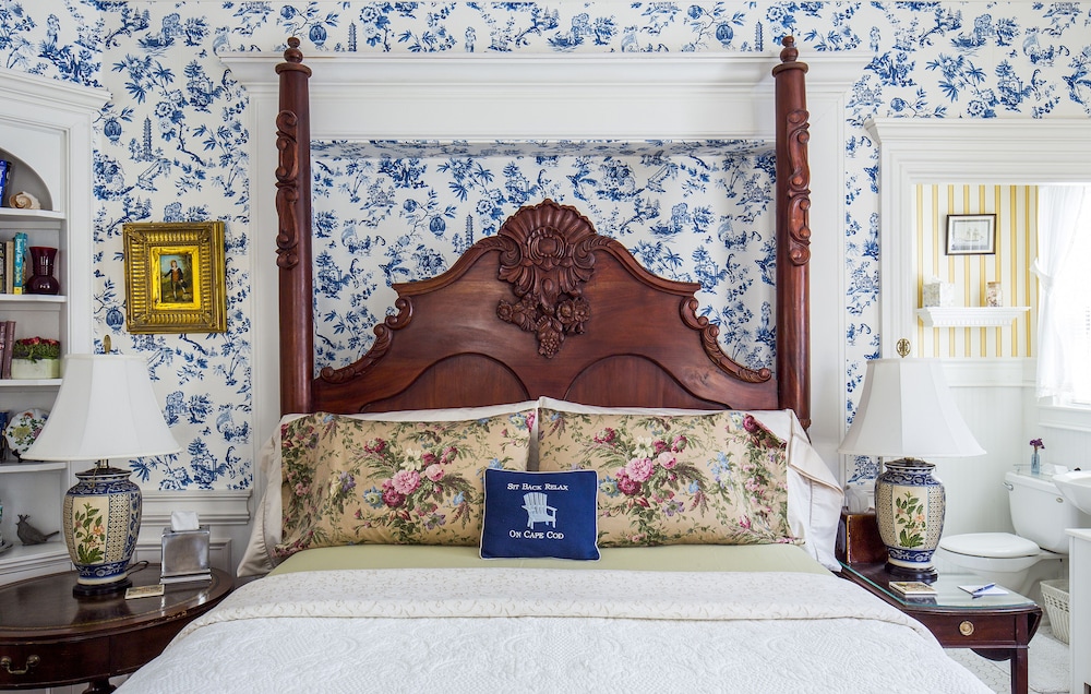 Deluxe Room, 1 Queen Bed photo 1
