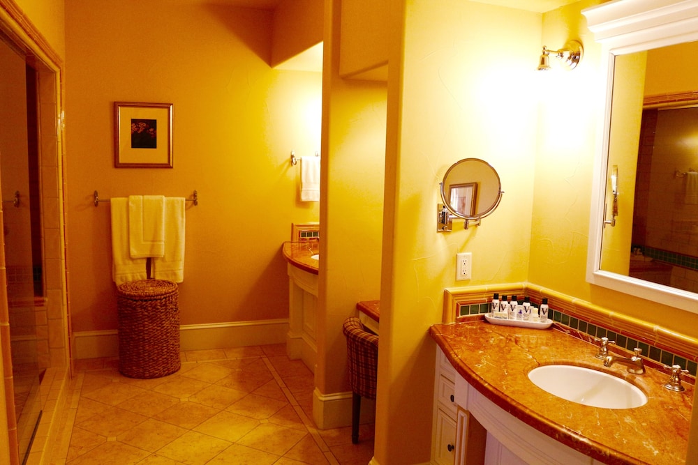Nebbiollo Suite, 1 King Bed, Vineyard View photo 1