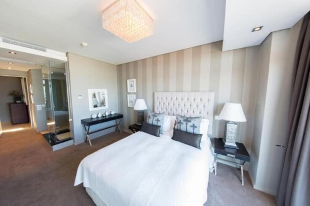Three-Bedroom Exclusive Penthouse - Photo 36