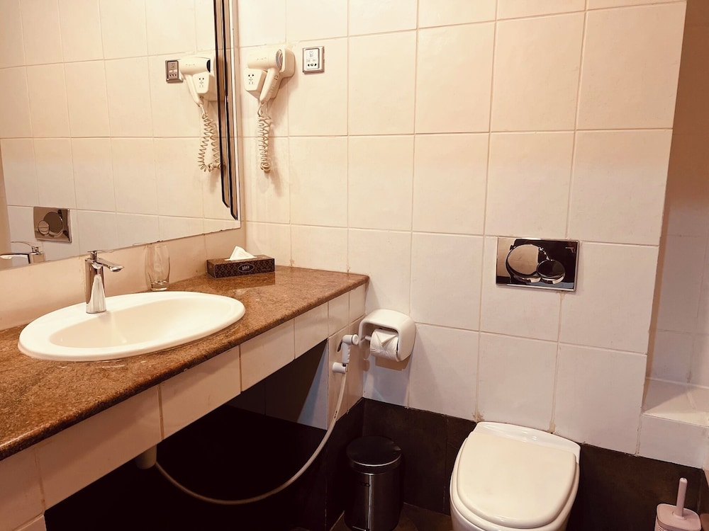 Deluxe Room, 1 Bedroom - Photo 8