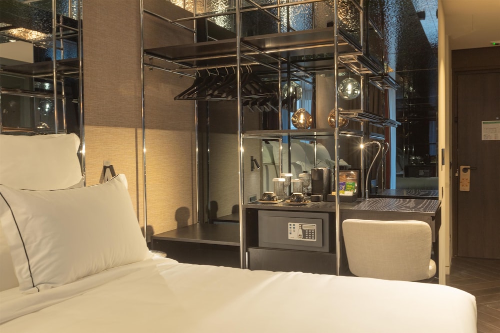 Suite, 1 King Bed, Balcony