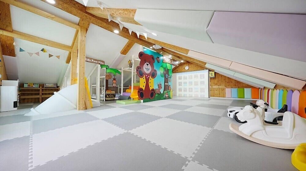 Room (Kids Private House) - Photo 5