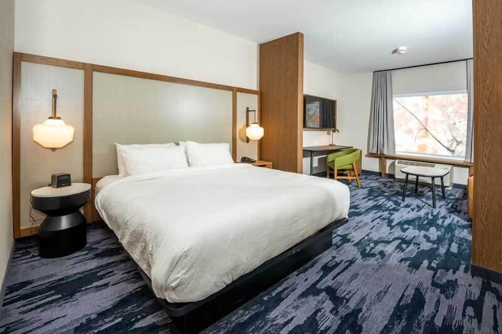 Suite, 1 King Bed with Sofa bed (Mobility/Hearing Accessible, Tub) - Photo 3