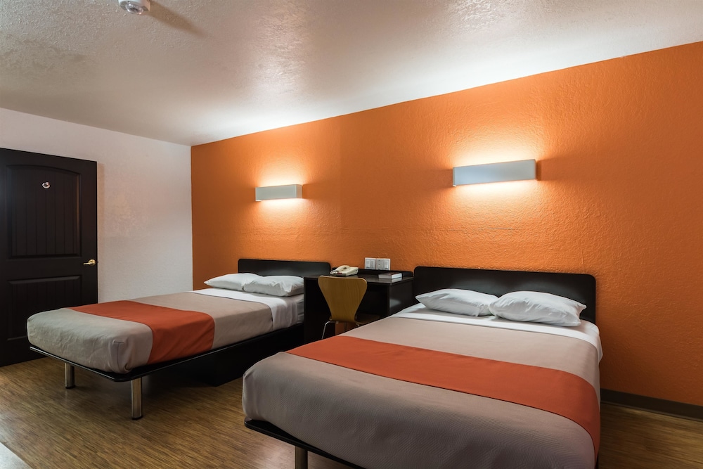Standard Room, 2 Double Beds, Non Smoking - Photo 4