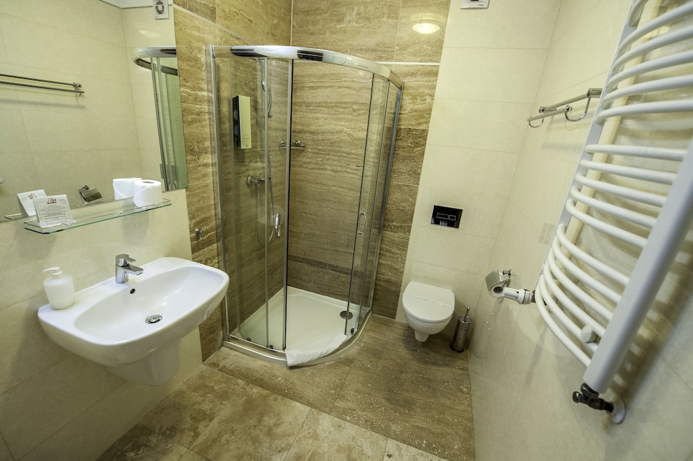 Deluxe Double Room, 1 King Bed photo 2