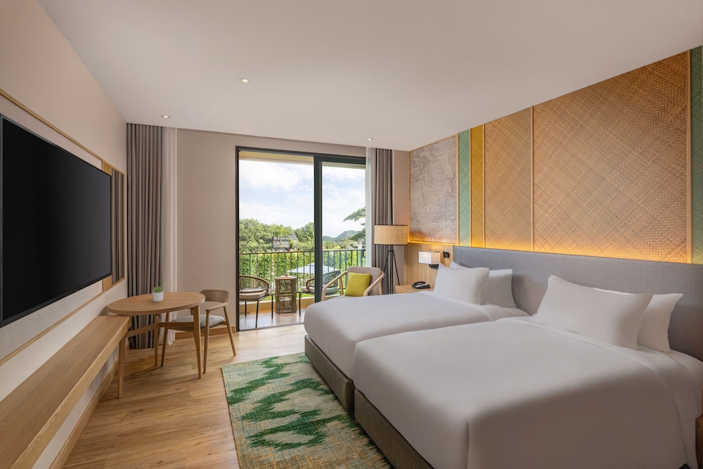 Superior Twin Room, Pool View - Photo 1