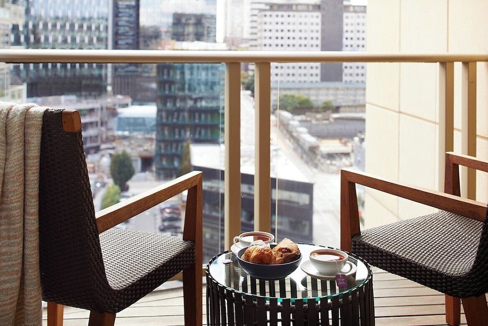 Suite, 1 King Bed, Balcony thumbnail 6