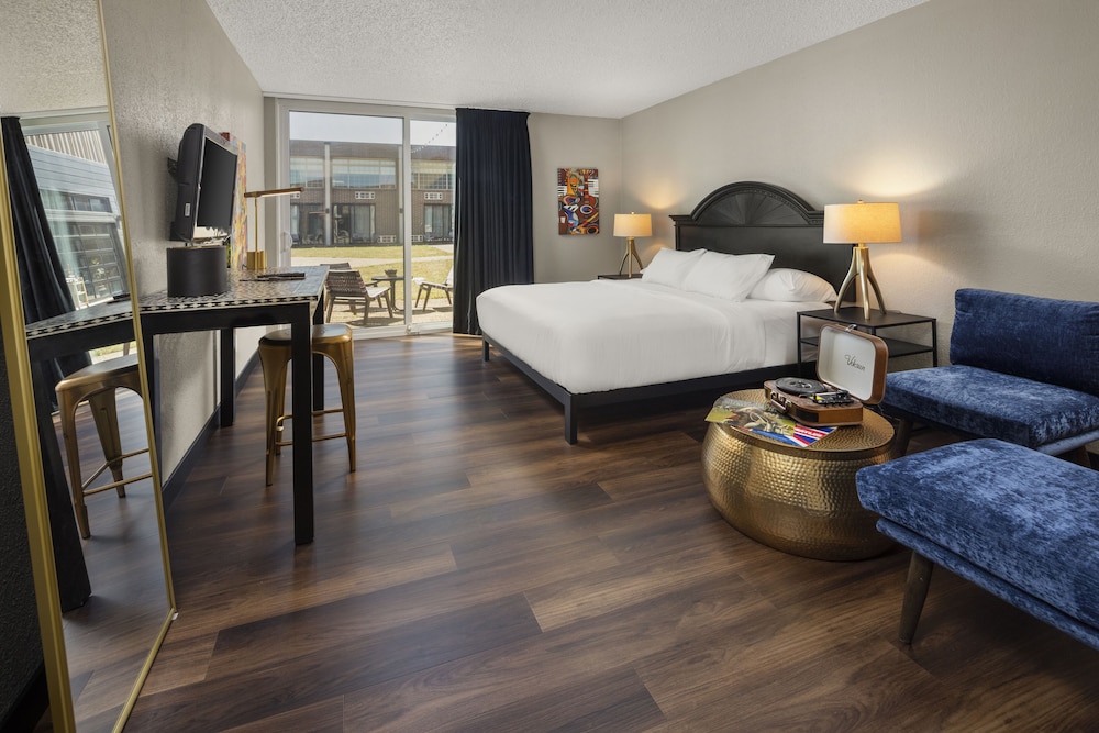 Suite (Courtyard)