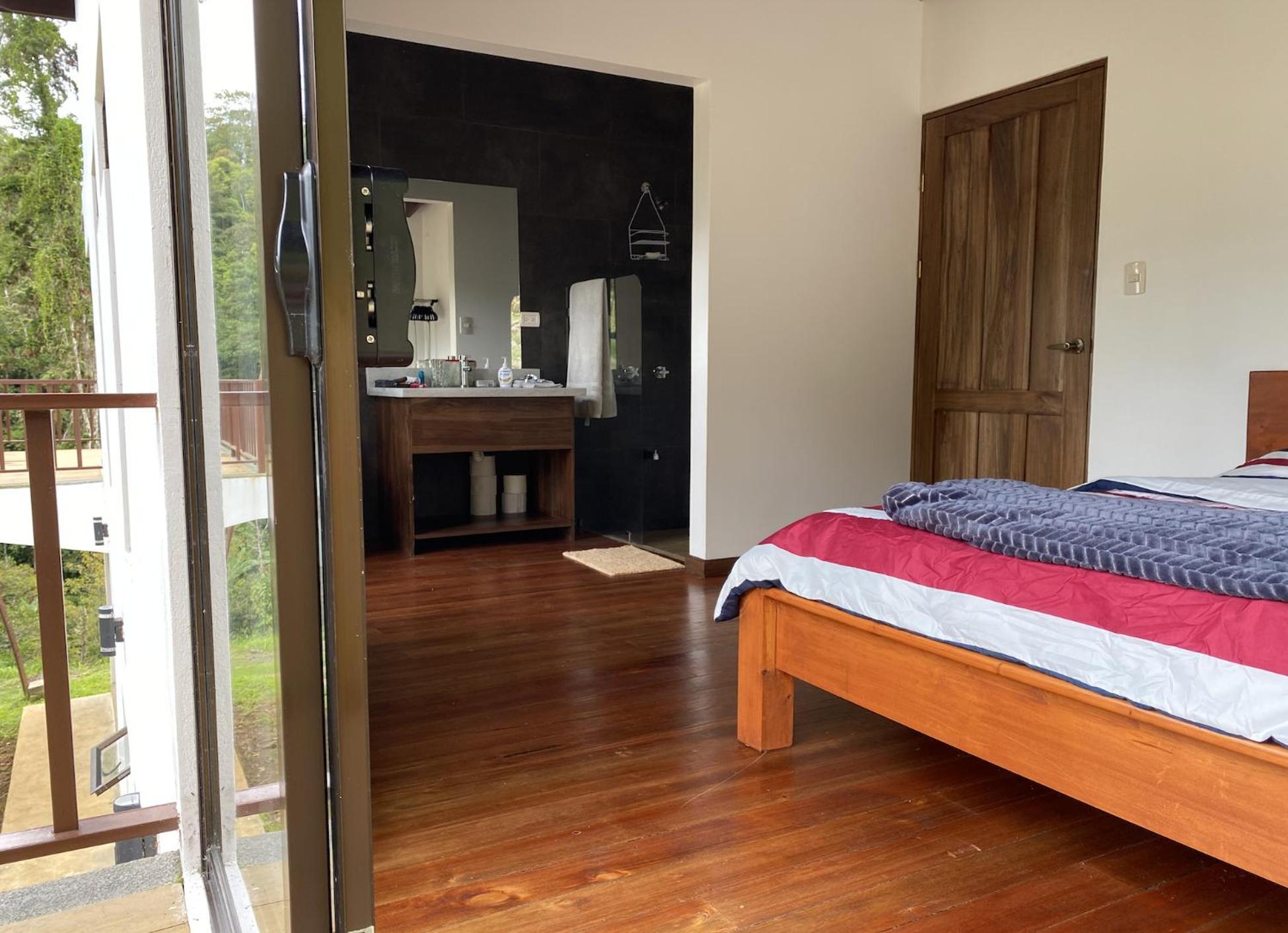 Queen Room with Balcony photo 3