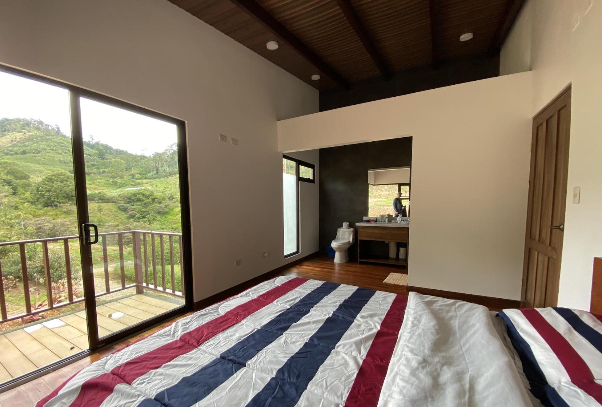 Queen Room with Balcony photo 2