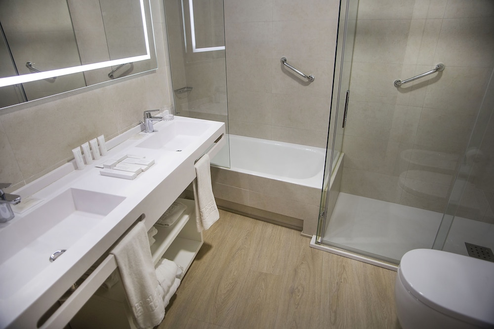 Junior Suite (Triple) - Photo 5