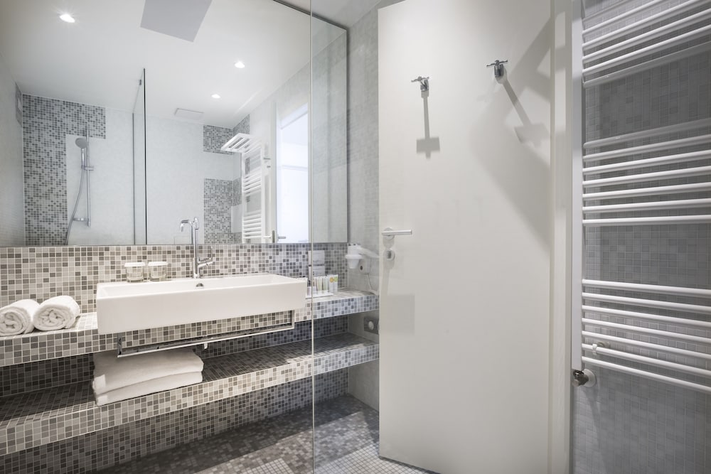 Amarin Suite with balcony, sea view thumbnail 6