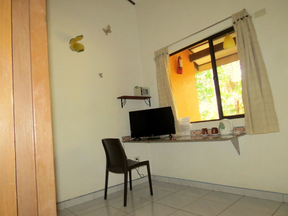 Economy Room, 1 Double Bed, Refrigerator, Garden Area photo 2