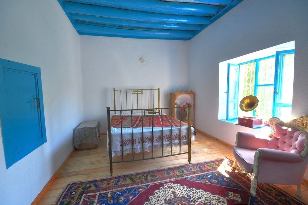 Family Room photo 3