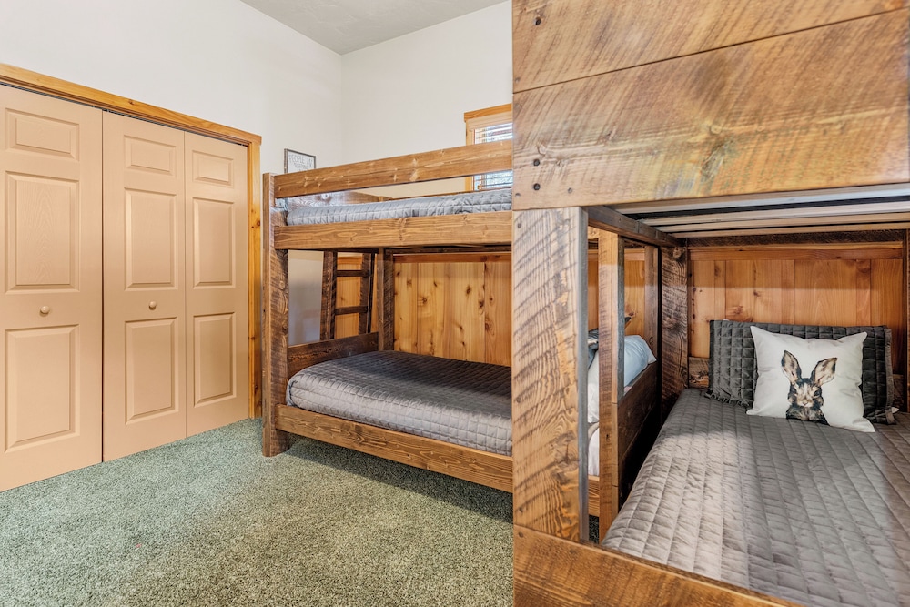 Cabin, Multiple Beds, Patio, Mountain View photo 3