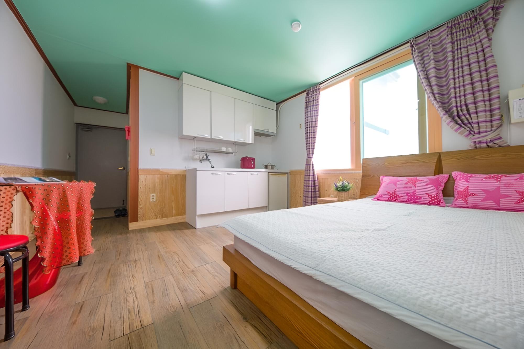 Room (307 (23m beds)) - Photo 1
