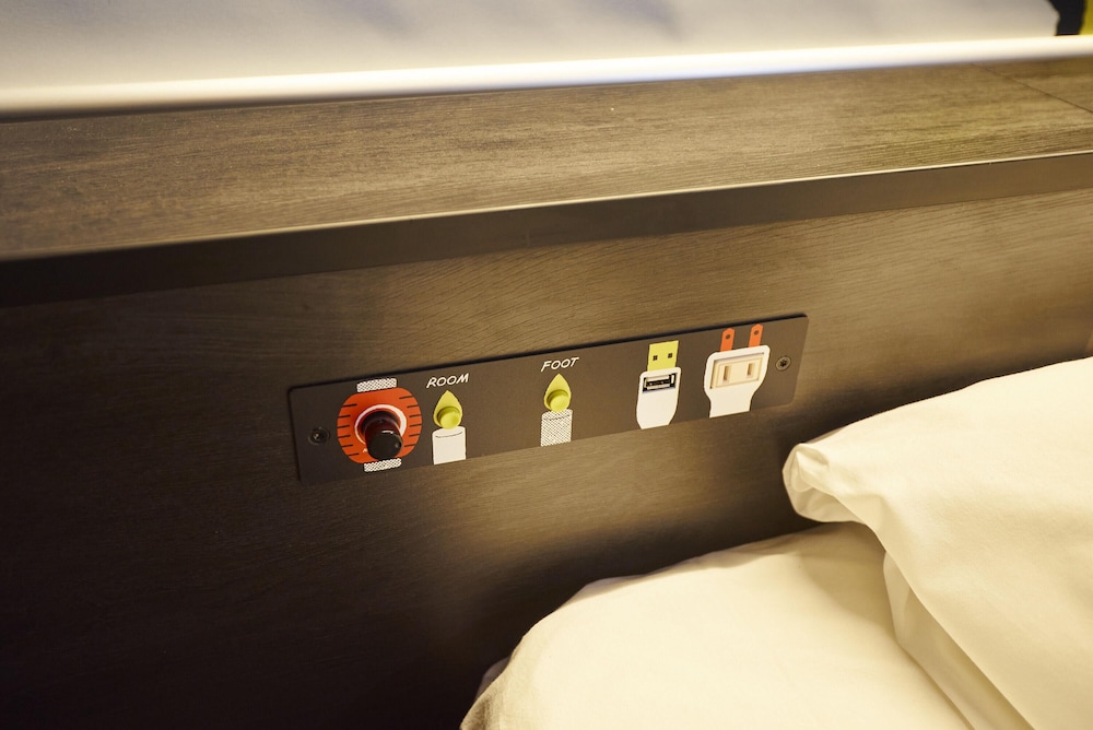 Double Room, Non Smoking - Photo 8