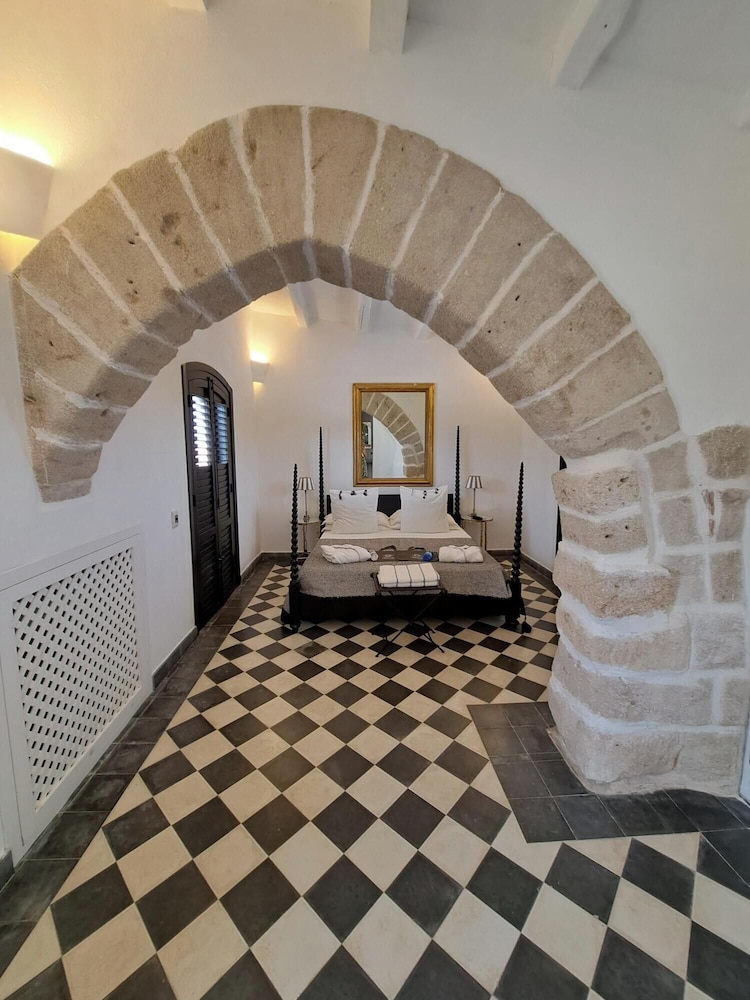 Suite 9 with Spa Bath